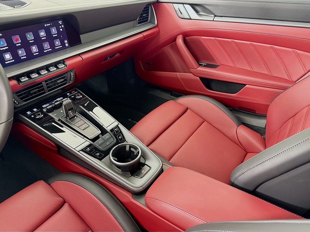 2025 Porsche 911 - Photo 26
