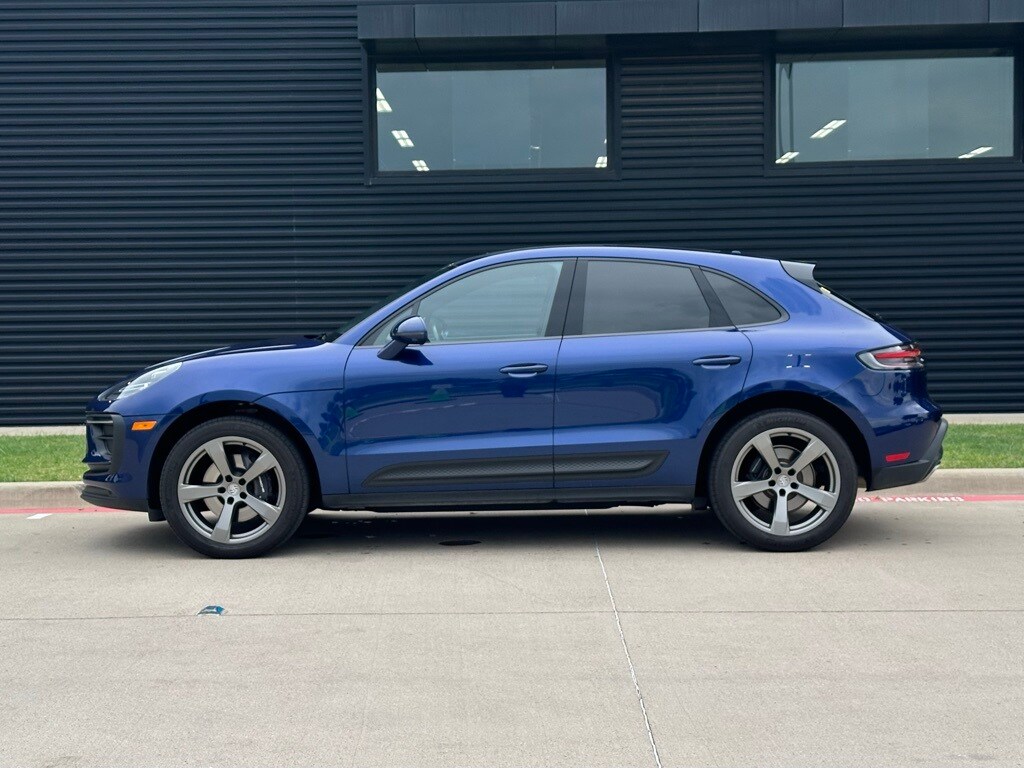 2025 Porsche Macan T photo 2