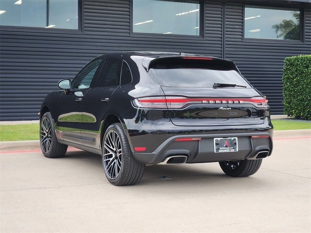 2025 Porsche Macan T photo 3