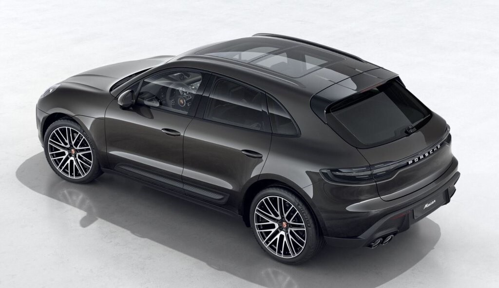 2026 Porsche Macan T photo 2