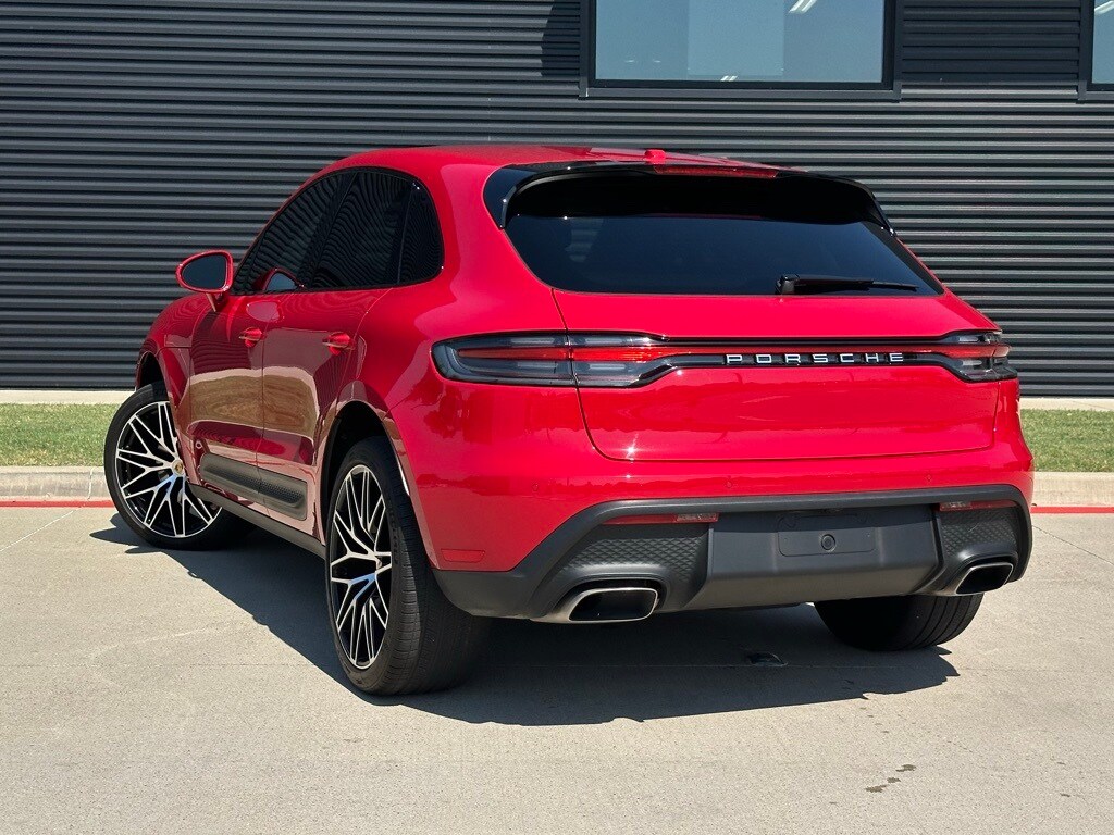 2024 Porsche Macan T photo 3