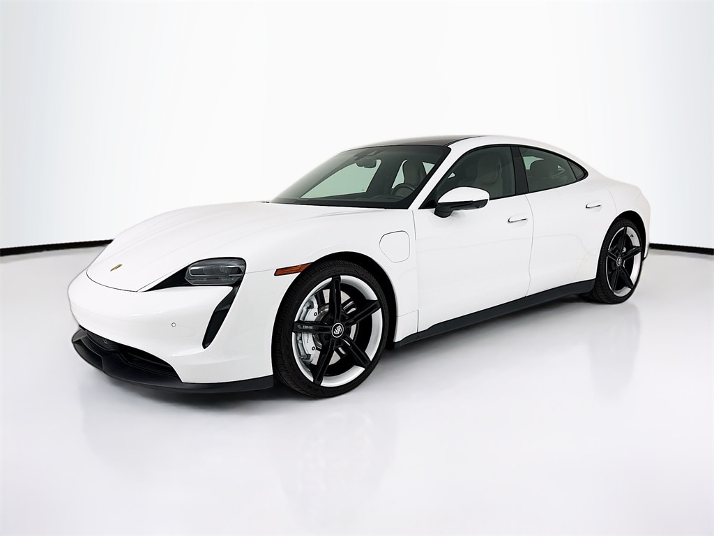 2022 Porsche Taycan Base's photo