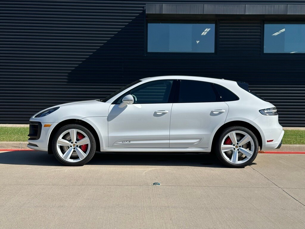 2026 Porsche Macan GTS photo 2