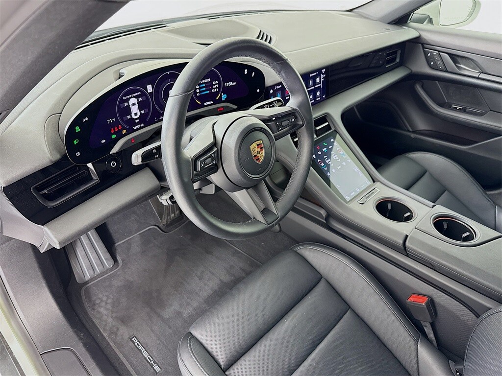 2023 Porsche Taycan photo 4