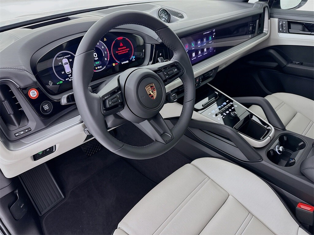 2026 Porsche Cayenne E-Hybrid photo 3