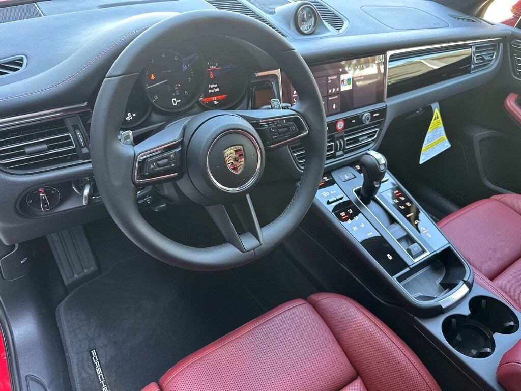 2026 Porsche Macan T photo 4