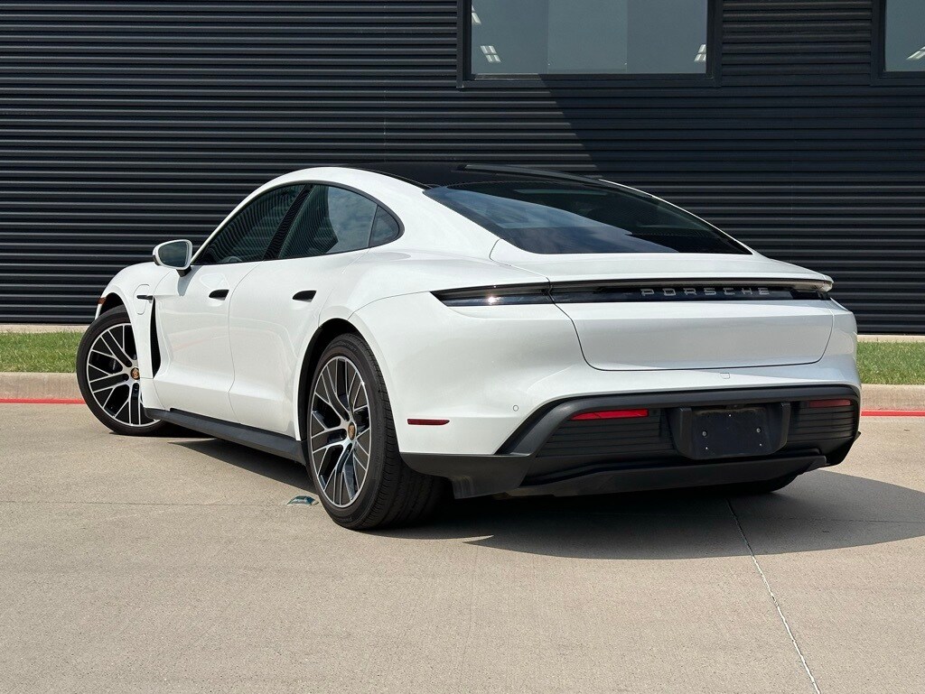 2024 Porsche Taycan photo 3