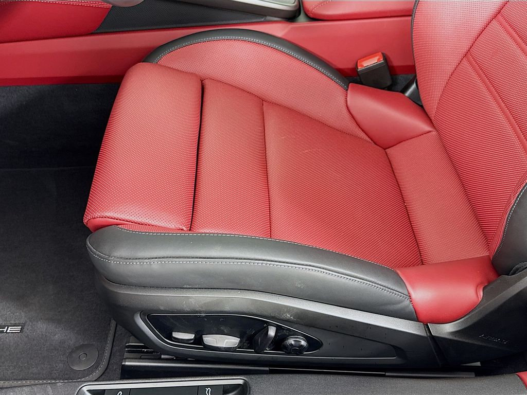 2025 Porsche 911 - Photo 13
