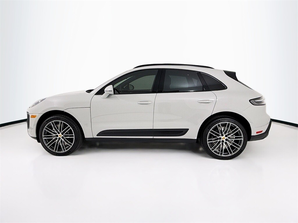 2026 Porsche Macan GTS photo 2