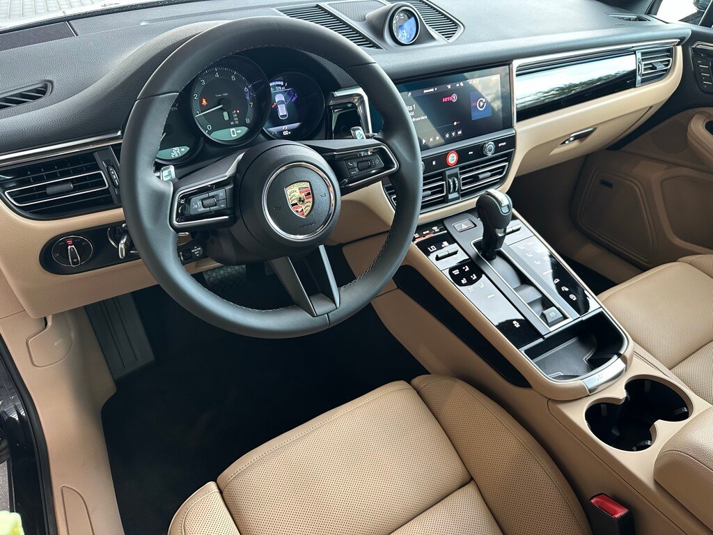 2026 Porsche Macan T photo 4