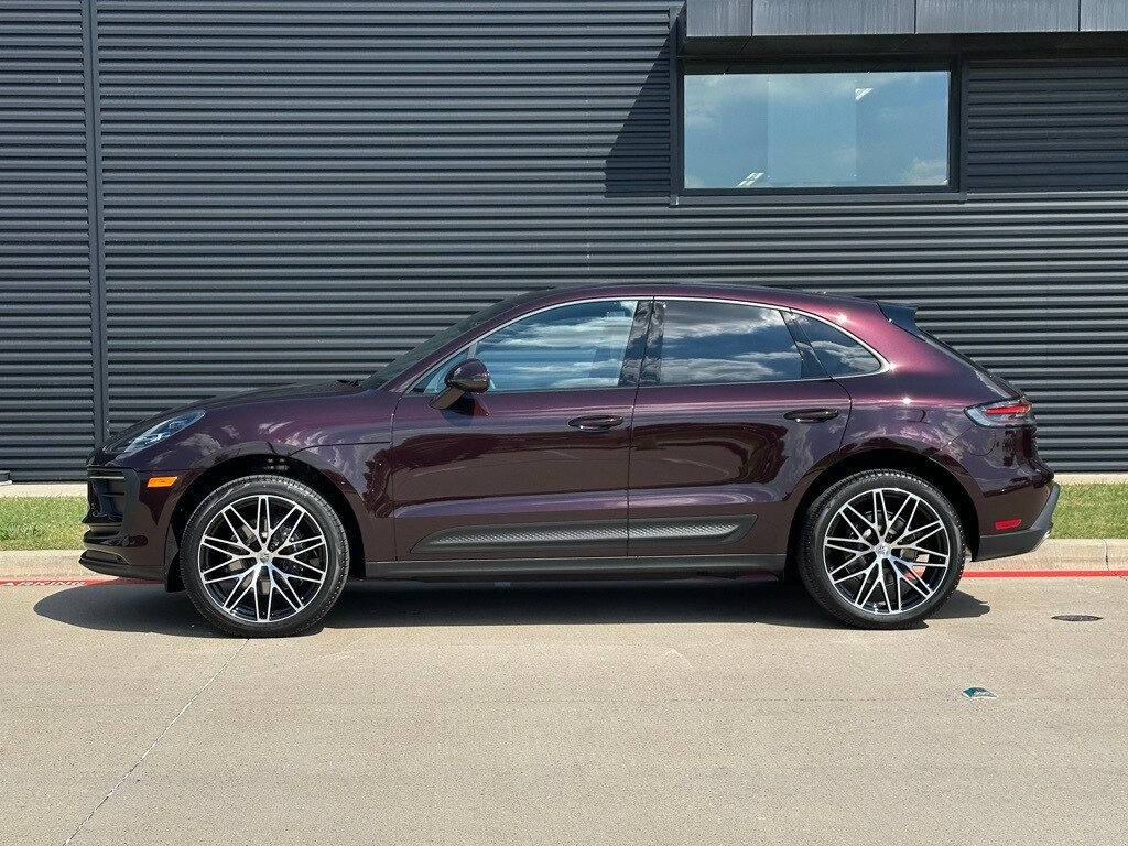 2025 Porsche Macan T photo 2