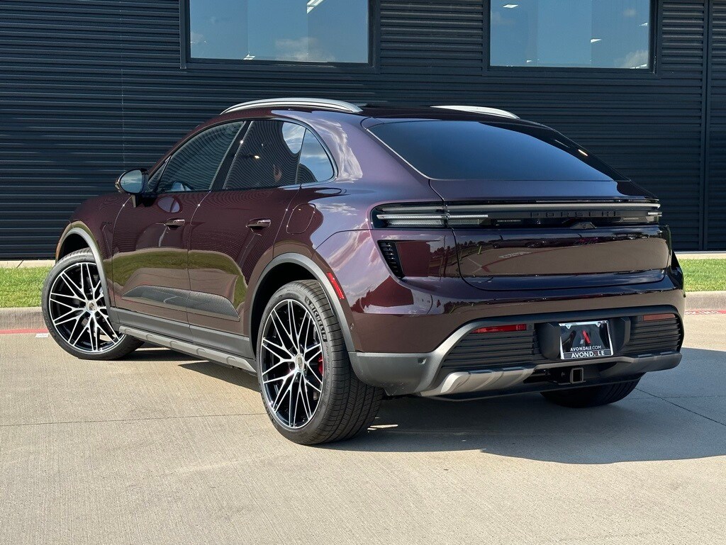 2025 Porsche Macan Turbo Electric photo 3