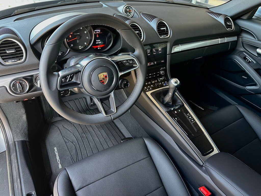 2025 Porsche Cayman Base photo 4