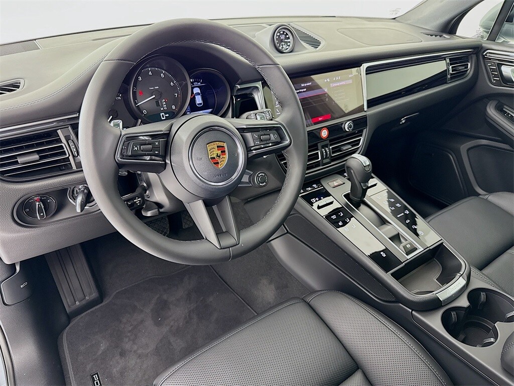2026 Porsche Macan T photo 4