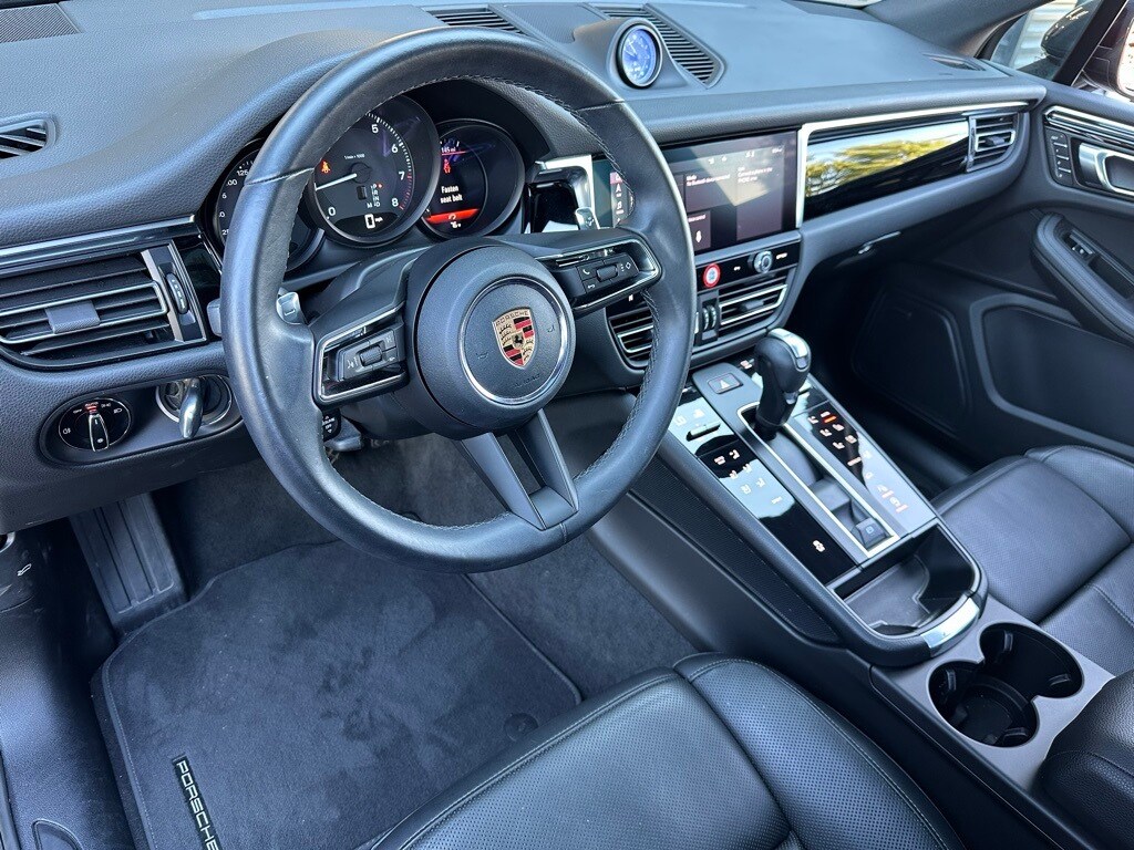 2024 Porsche Macan T photo 4