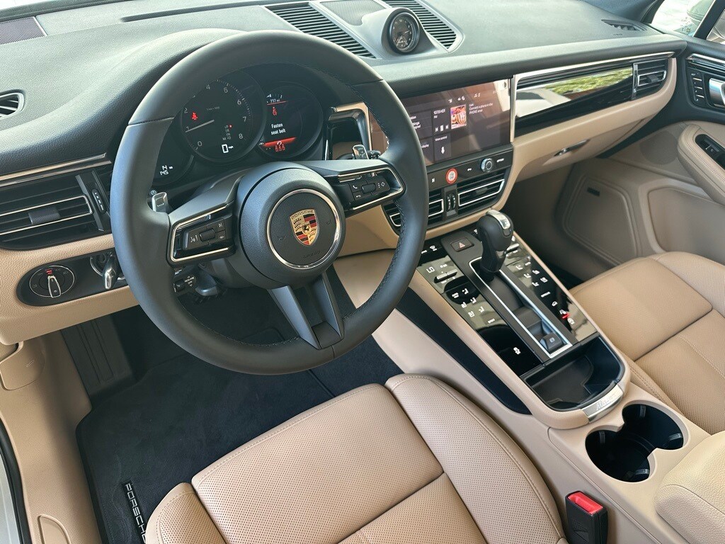 2026 Porsche Macan T photo 4