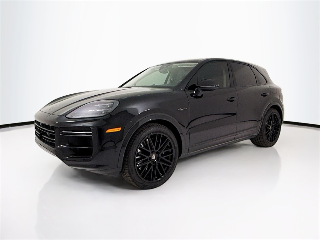 2026 Porsche Cayenne Turbo E-Hybrid's photo