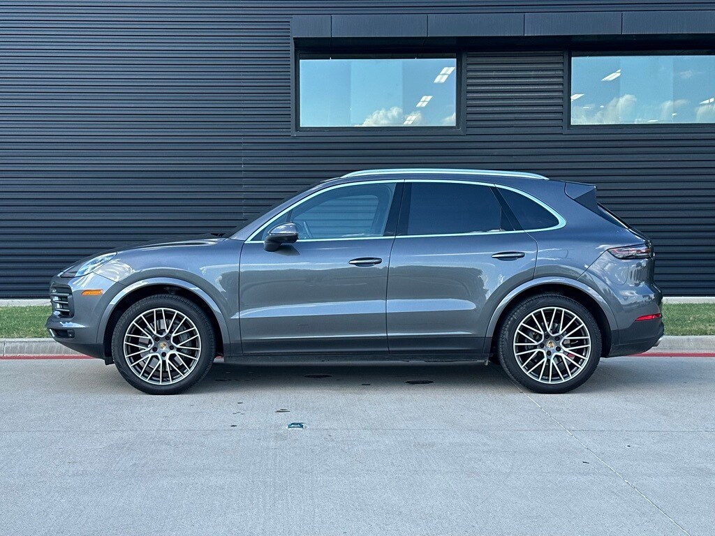 2023 Porsche Cayenne S photo 2