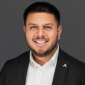 Staff member  Oscar Rodriguez from ID_b71da355b6e8