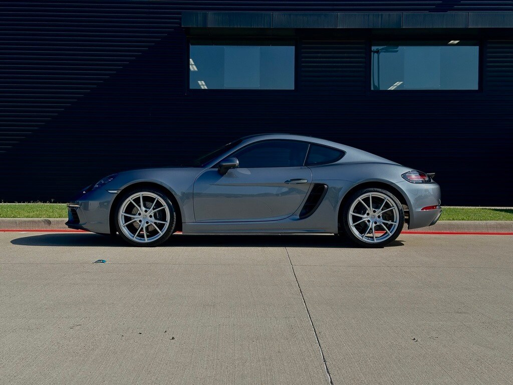 2025 Porsche Cayman Base photo 2