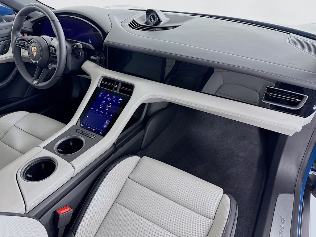 2026 Porsche Taycan Base - Photo 30