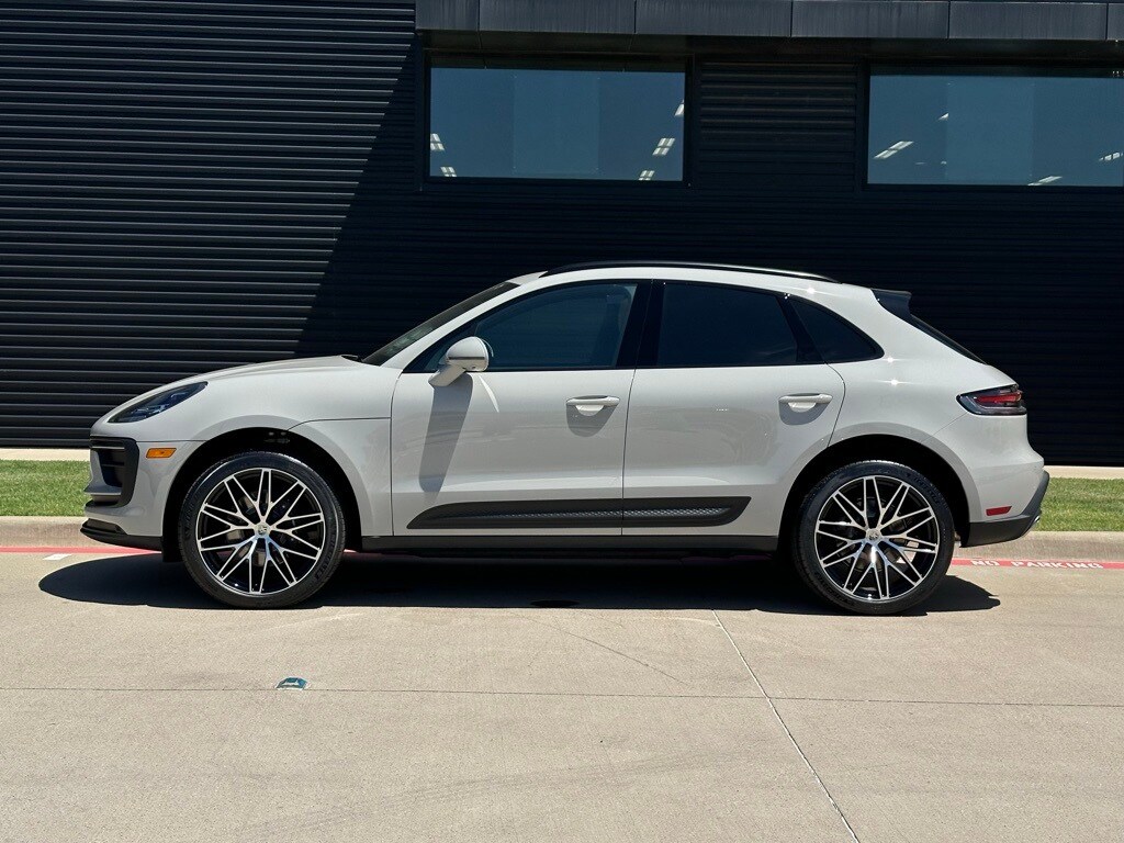 2025 Porsche Macan S photo 2
