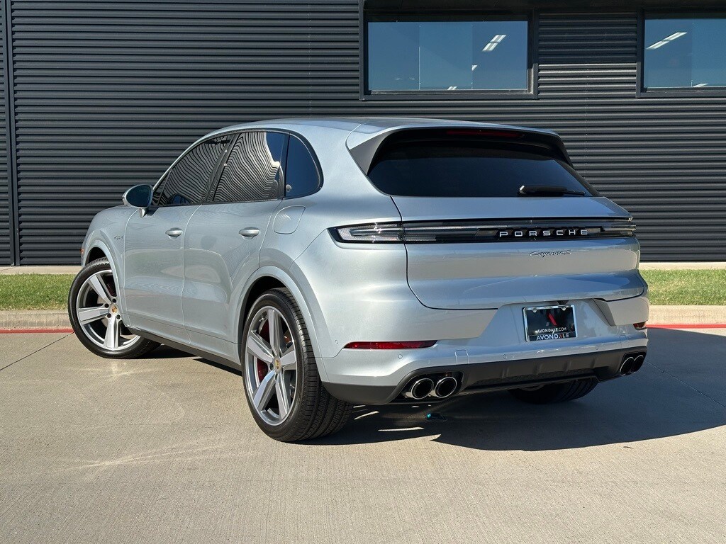 2024 Porsche Cayenne E-Hybrid S photo 3