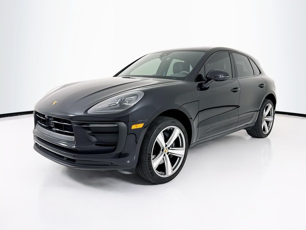 2025 Porsche Macan's photo