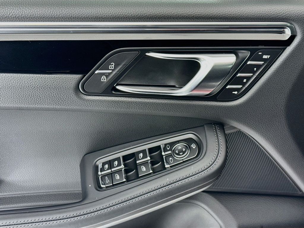 2026 Porsche Macan S - Photo 11