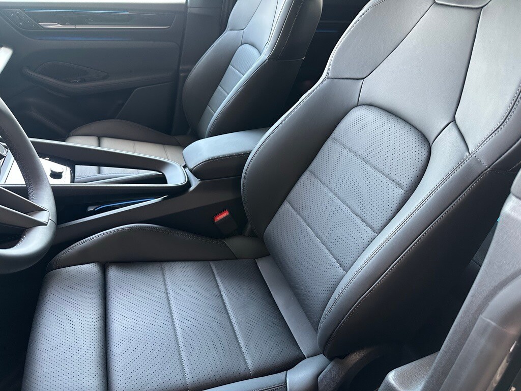 2025 Porsche Macan Electric photo 4