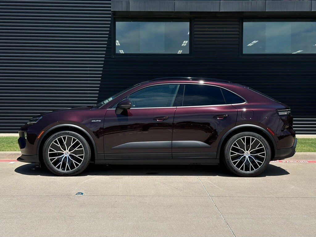 2025 Porsche Macan Electric photo 2