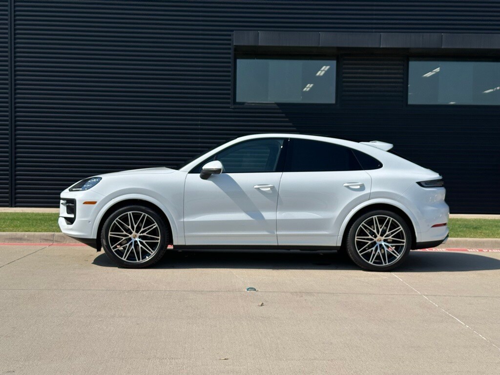 2025 Porsche Cayenne Coupe photo 2