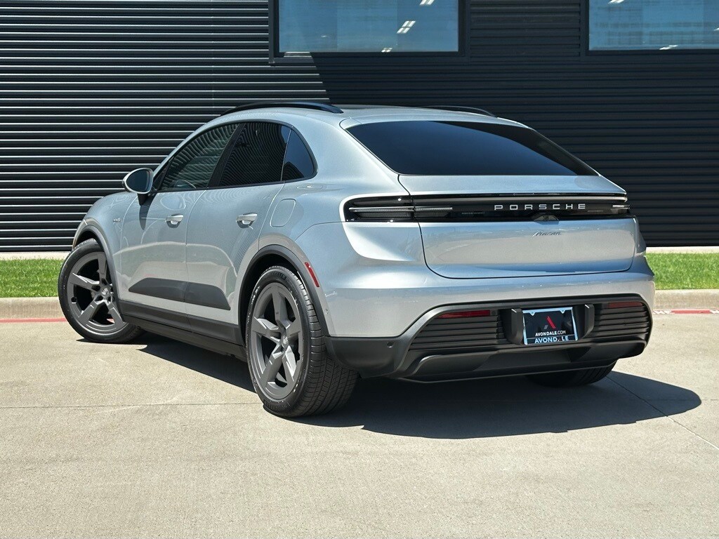 2025 Porsche Macan Electric photo 3