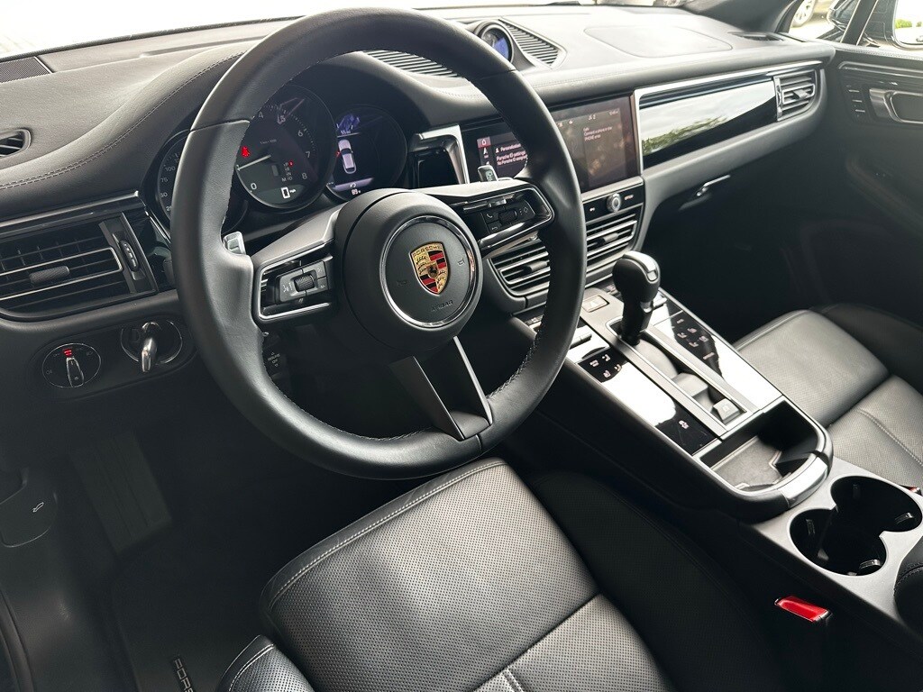 2024 Porsche Macan T photo 4