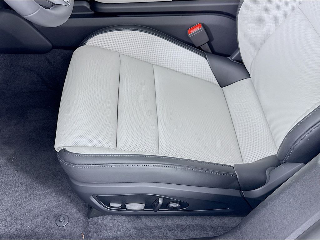 2026 Porsche Taycan Base - Photo 13