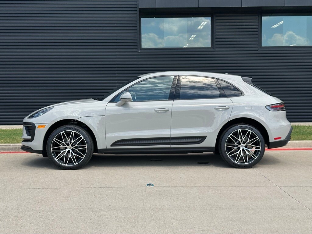 2026 Porsche Macan T photo 2
