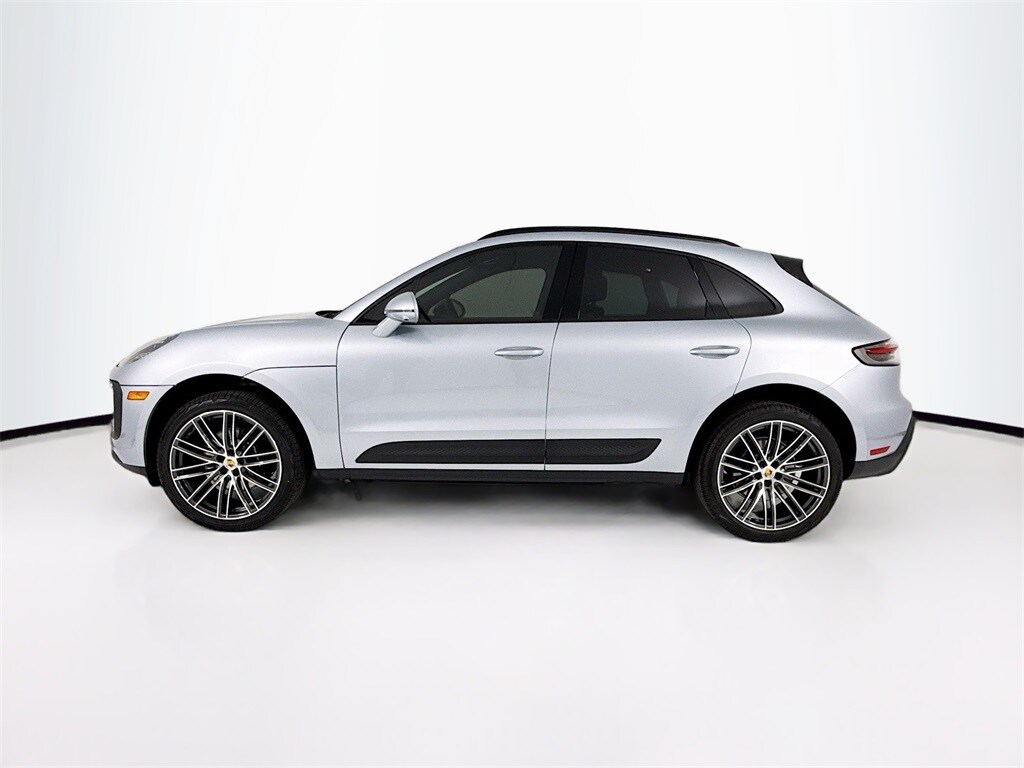 2026 Porsche Macan T photo 2