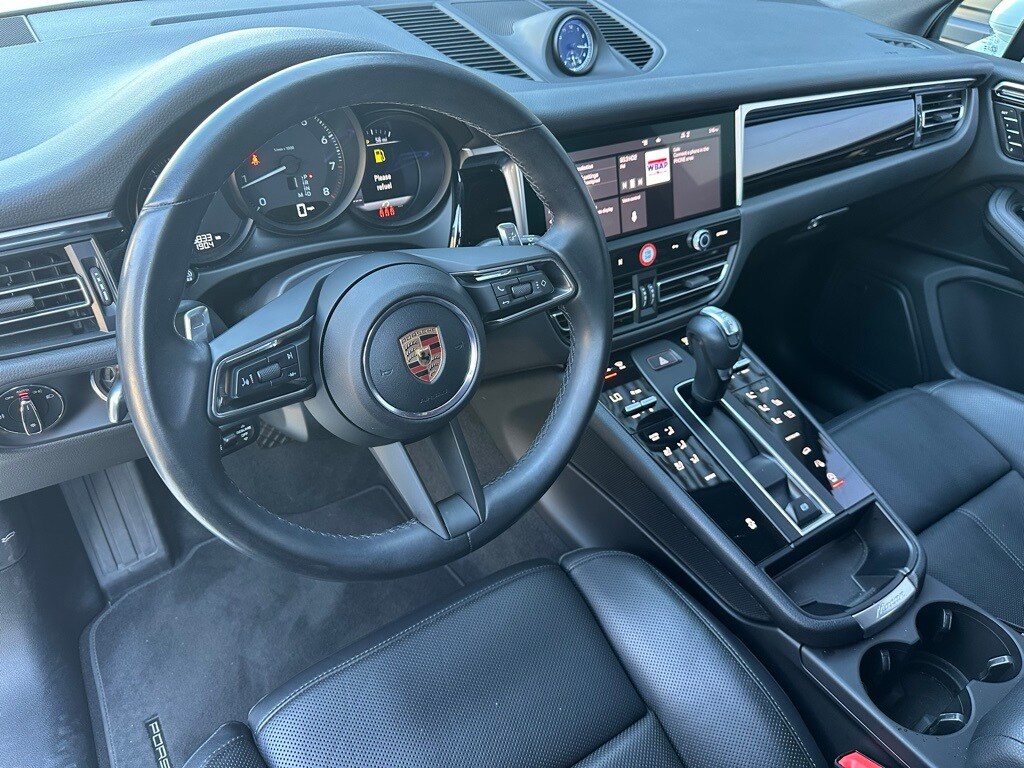 2024 Porsche Macan T photo 4