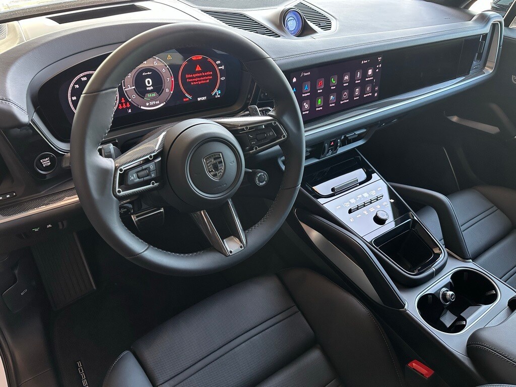2025 Porsche Cayenne Turbo E-Hybrid photo 4