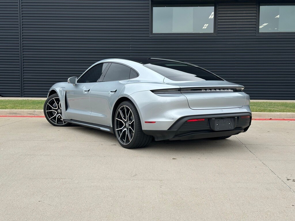 2023 Porsche Taycan photo 3