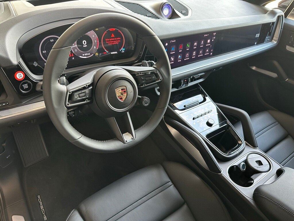 2025 Porsche Cayenne Coupe photo 3