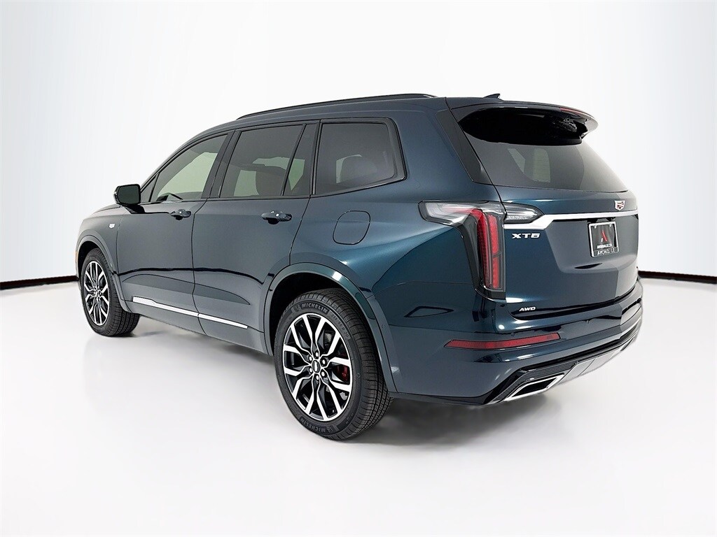 2025 Cadillac XT6 Sport photo 3