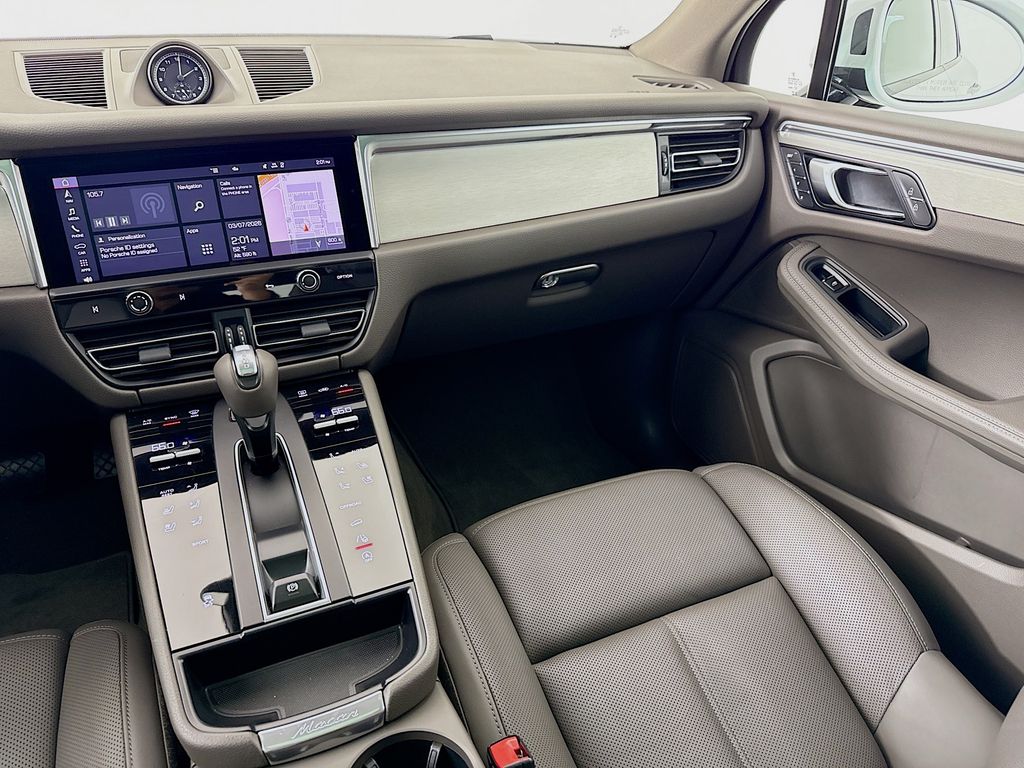 2023 Porsche Macan T - Photo 26
