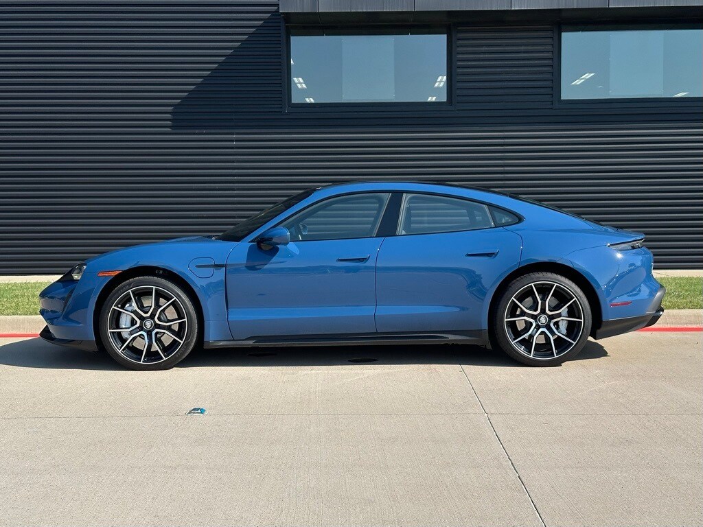 2022 Porsche Taycan Turbo photo 2