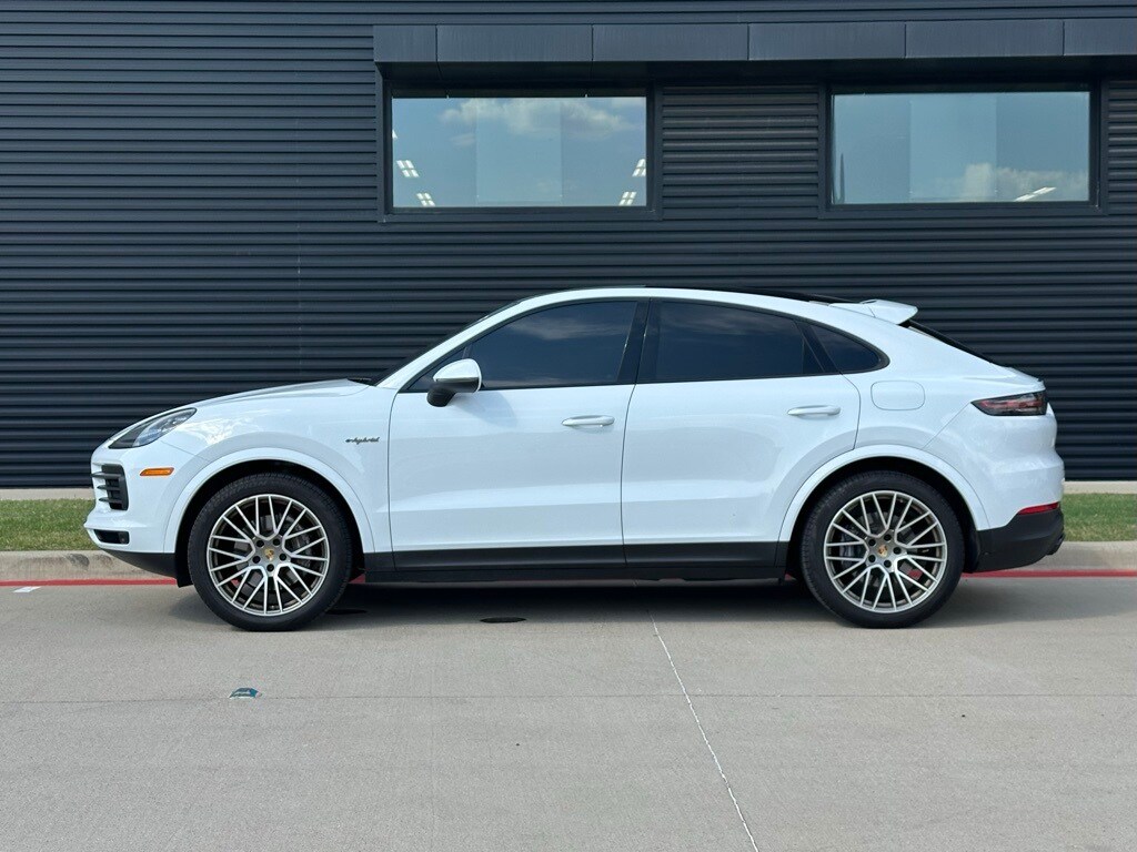 2022 Porsche Cayenne E-Hybrid Coupe Platinum Edition photo 2