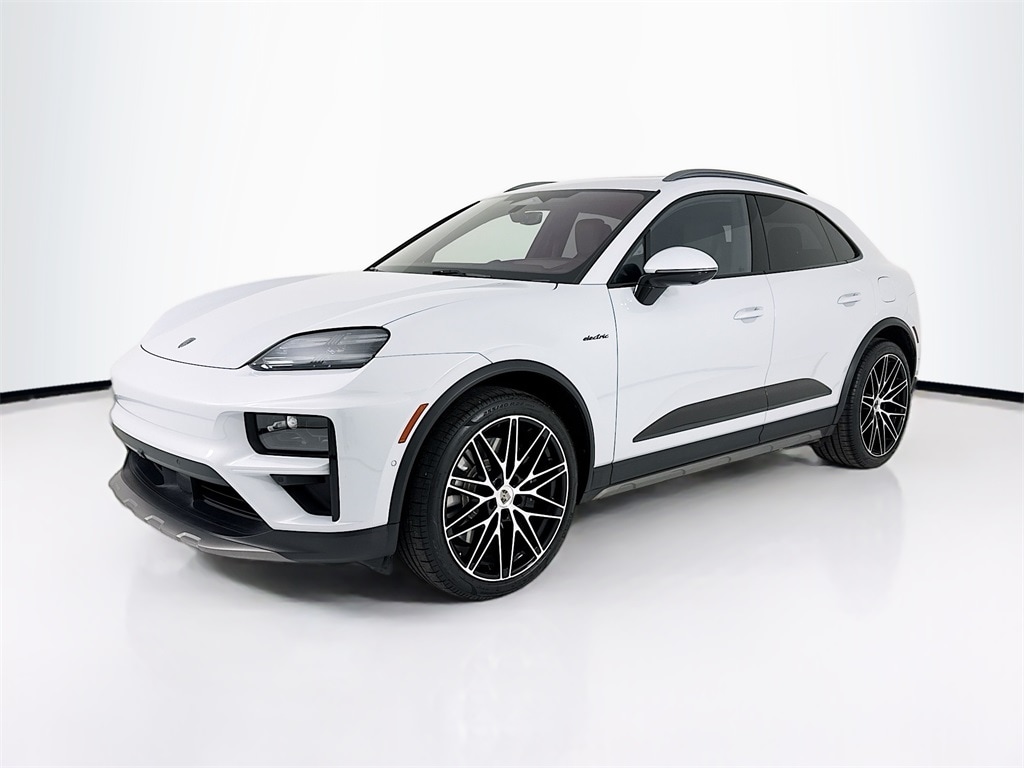 2025 Porsche Macan Turbo Electric's photo