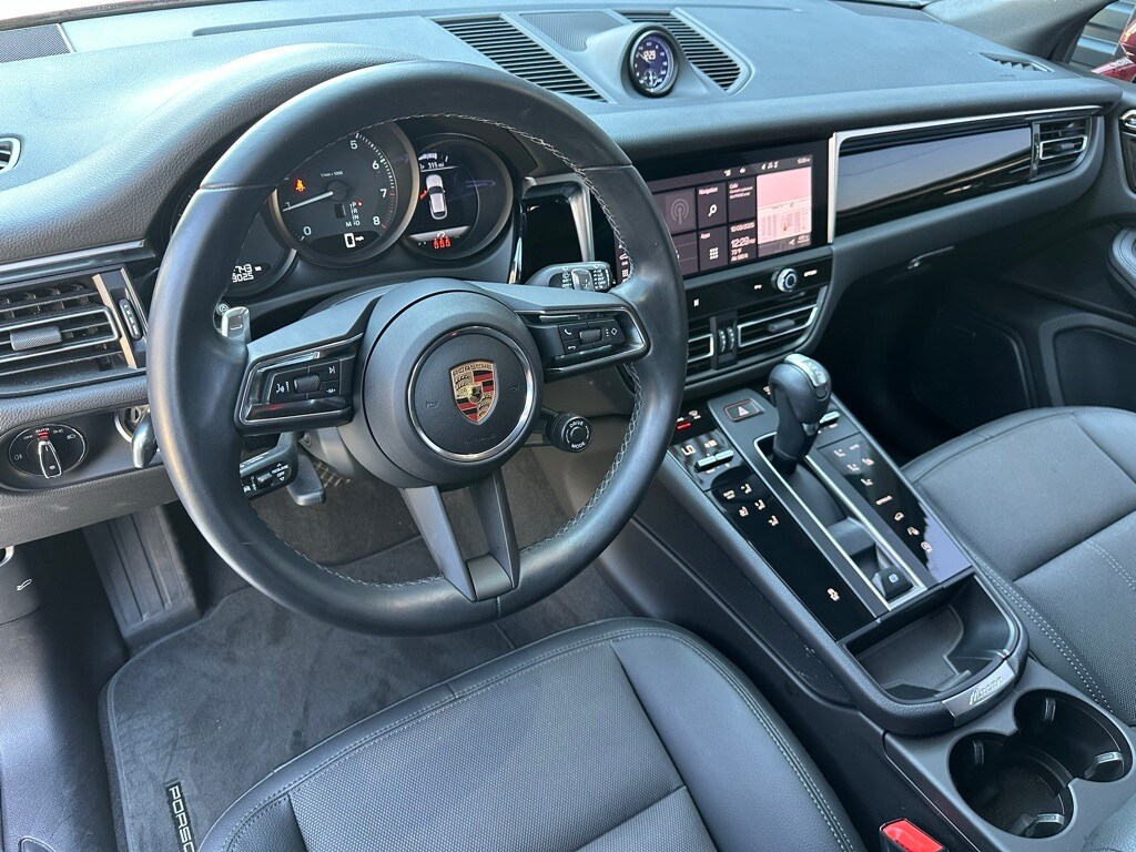 2024 Porsche Macan T photo 4