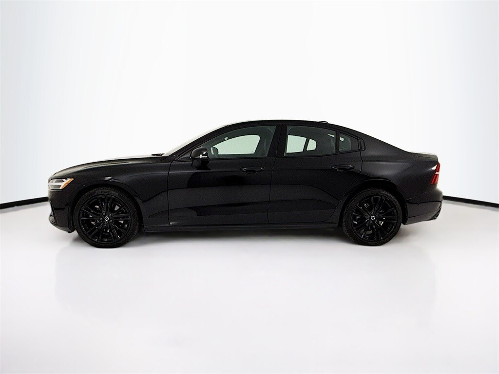 Used 2022 Volvo S60 T6 R-Design Sedan