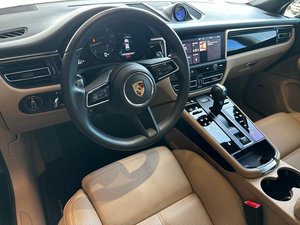 2024 Porsche Macan T photo 4