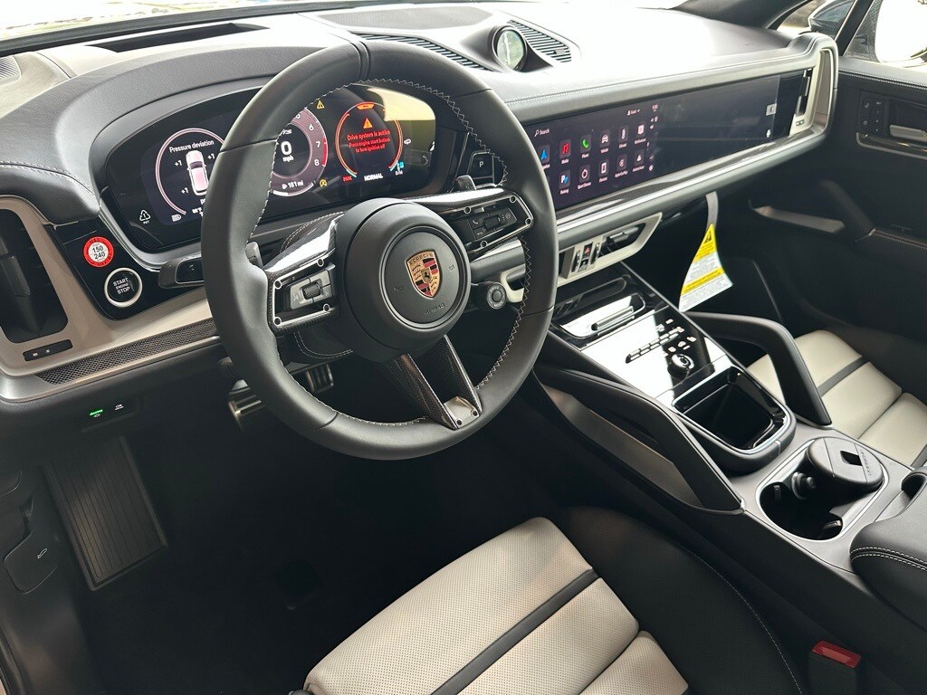 2025 Porsche Cayenne GTS photo 4